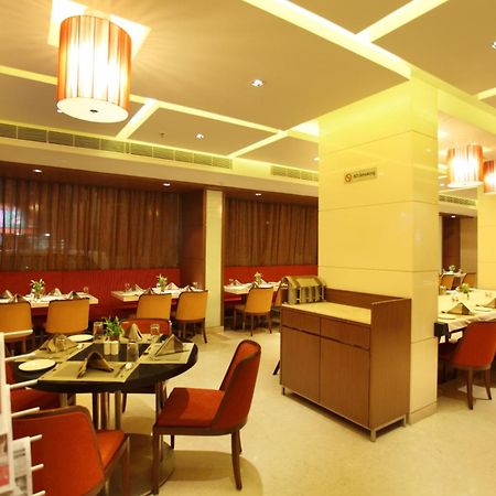 Comfort Inn Legacy Rajkot Restaurante foto