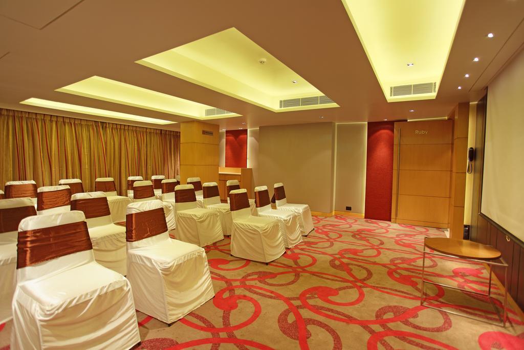 Comfort Inn Legacy Rajkot Exterior foto