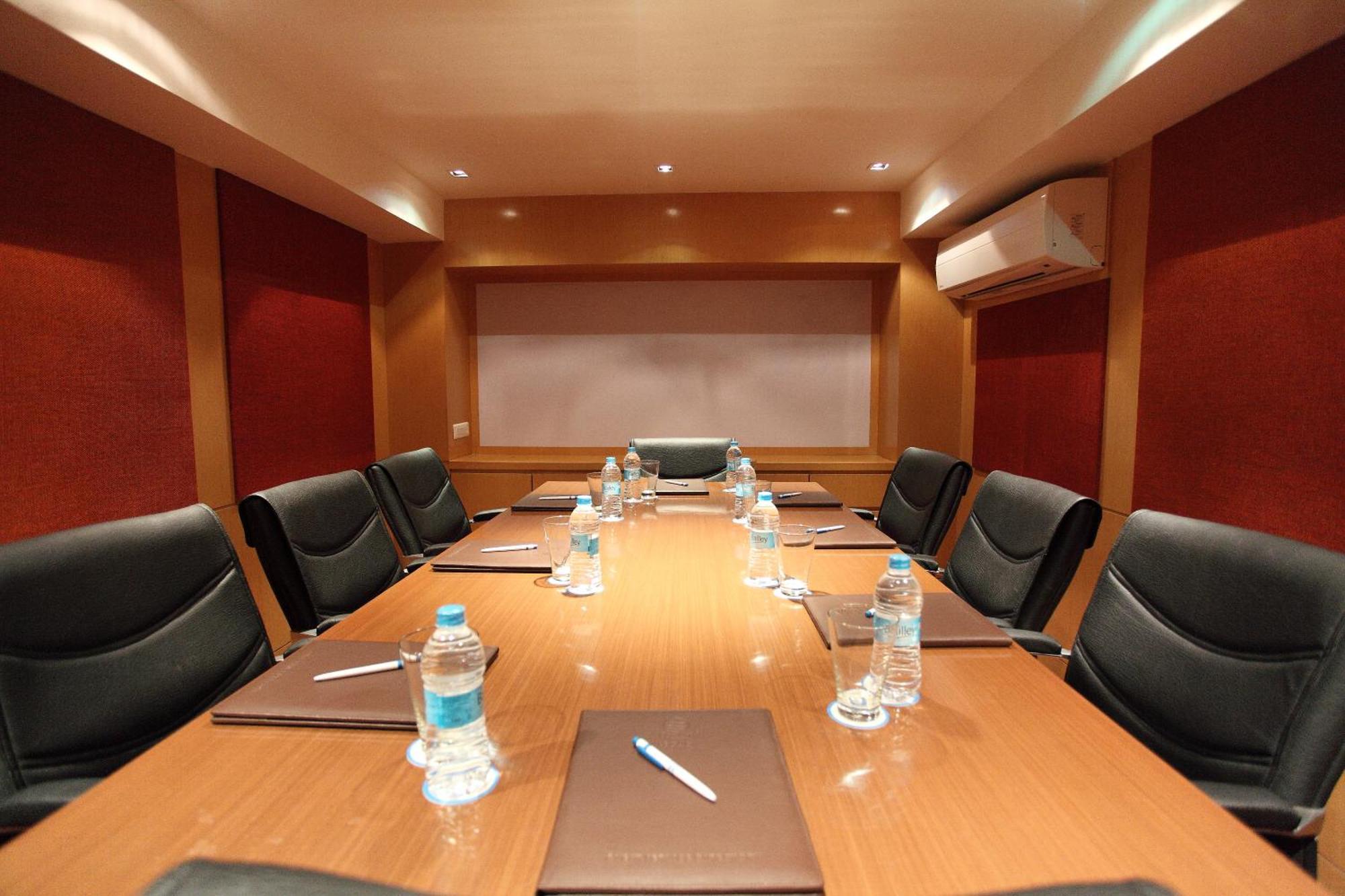 Comfort Inn Legacy Rajkot Negocio foto