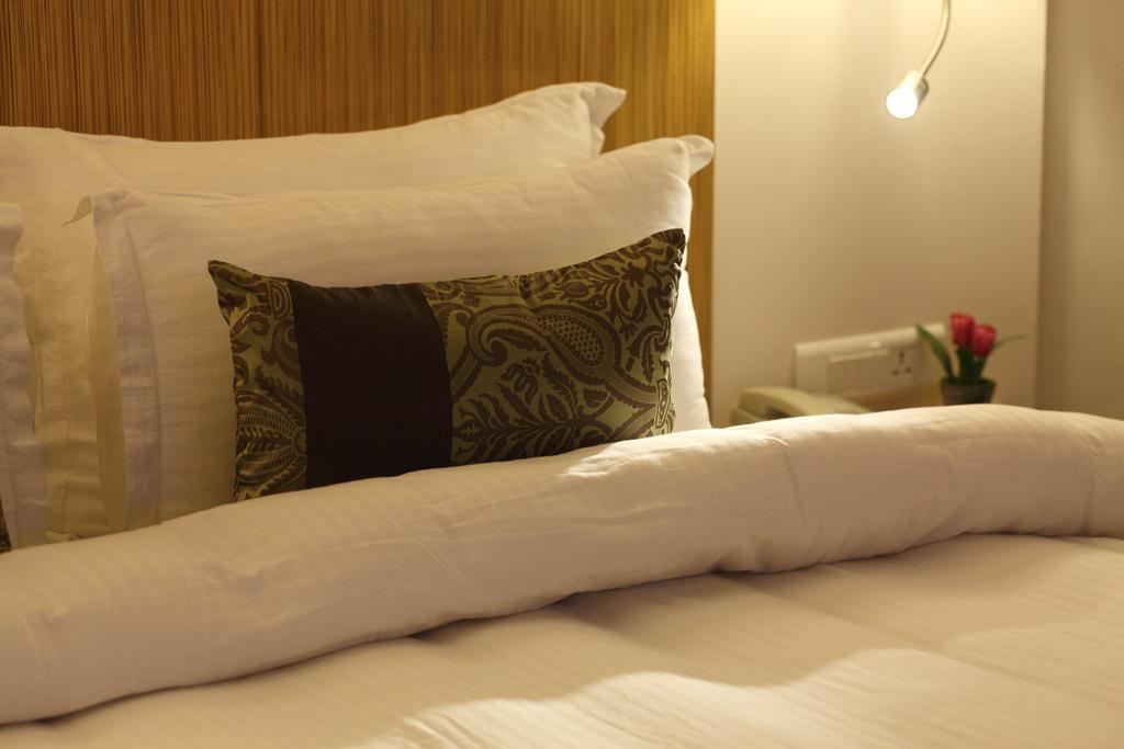 Comfort Inn Legacy Rajkot Exterior foto