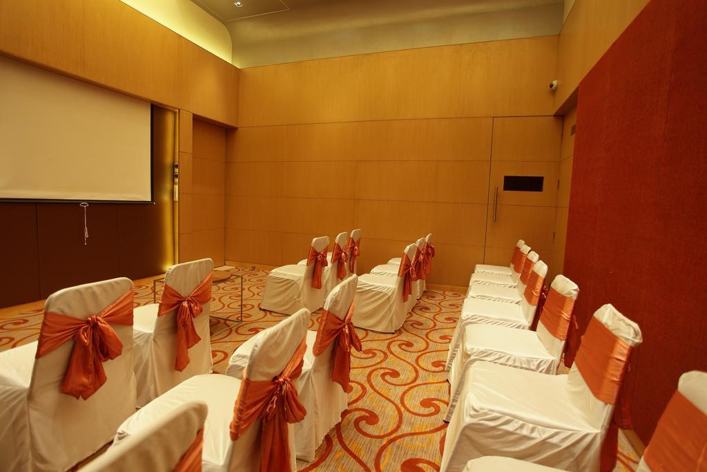 Comfort Inn Legacy Rajkot Exterior foto