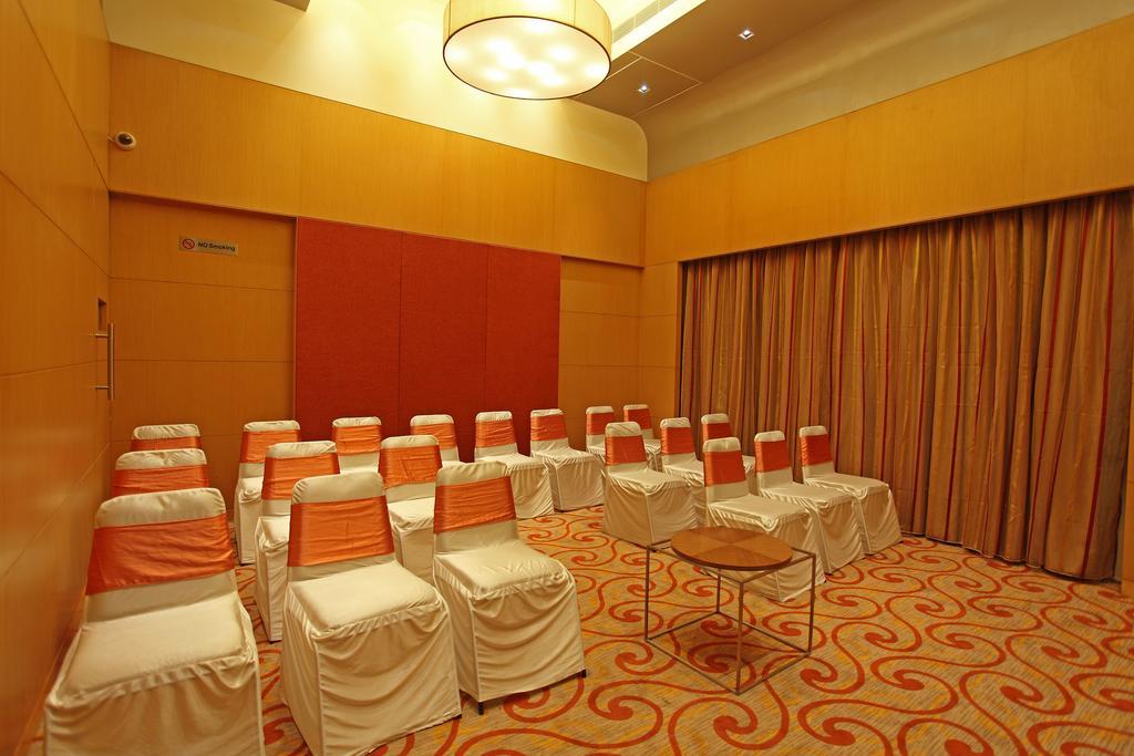 Comfort Inn Legacy Rajkot Exterior foto