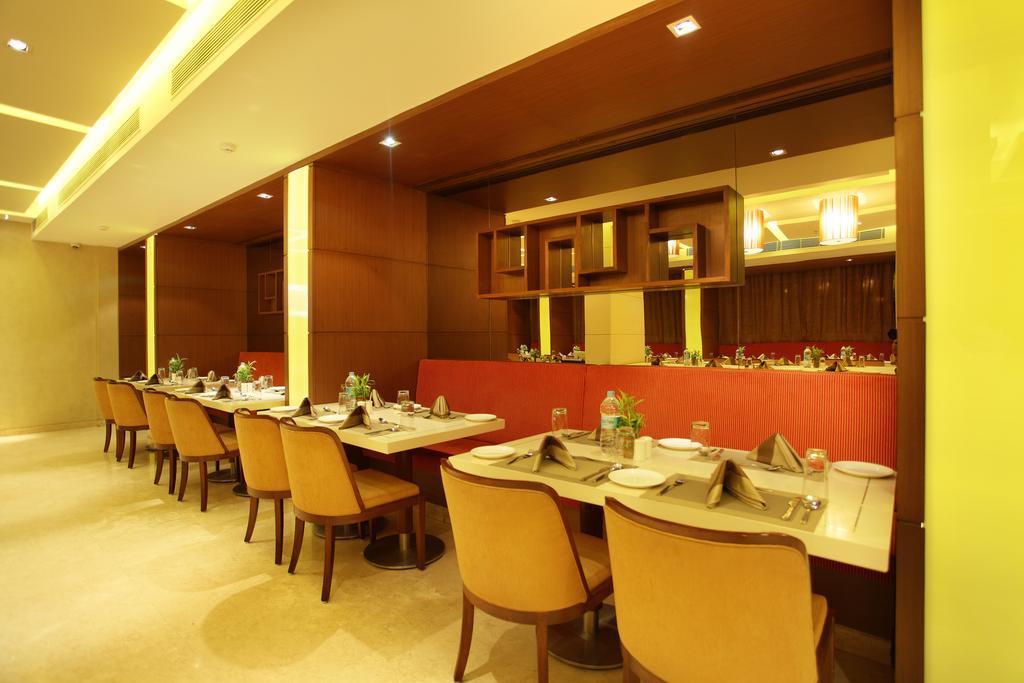 Comfort Inn Legacy Rajkot Exterior foto