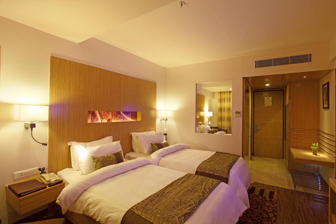 Comfort Inn Legacy Rajkot Exterior foto